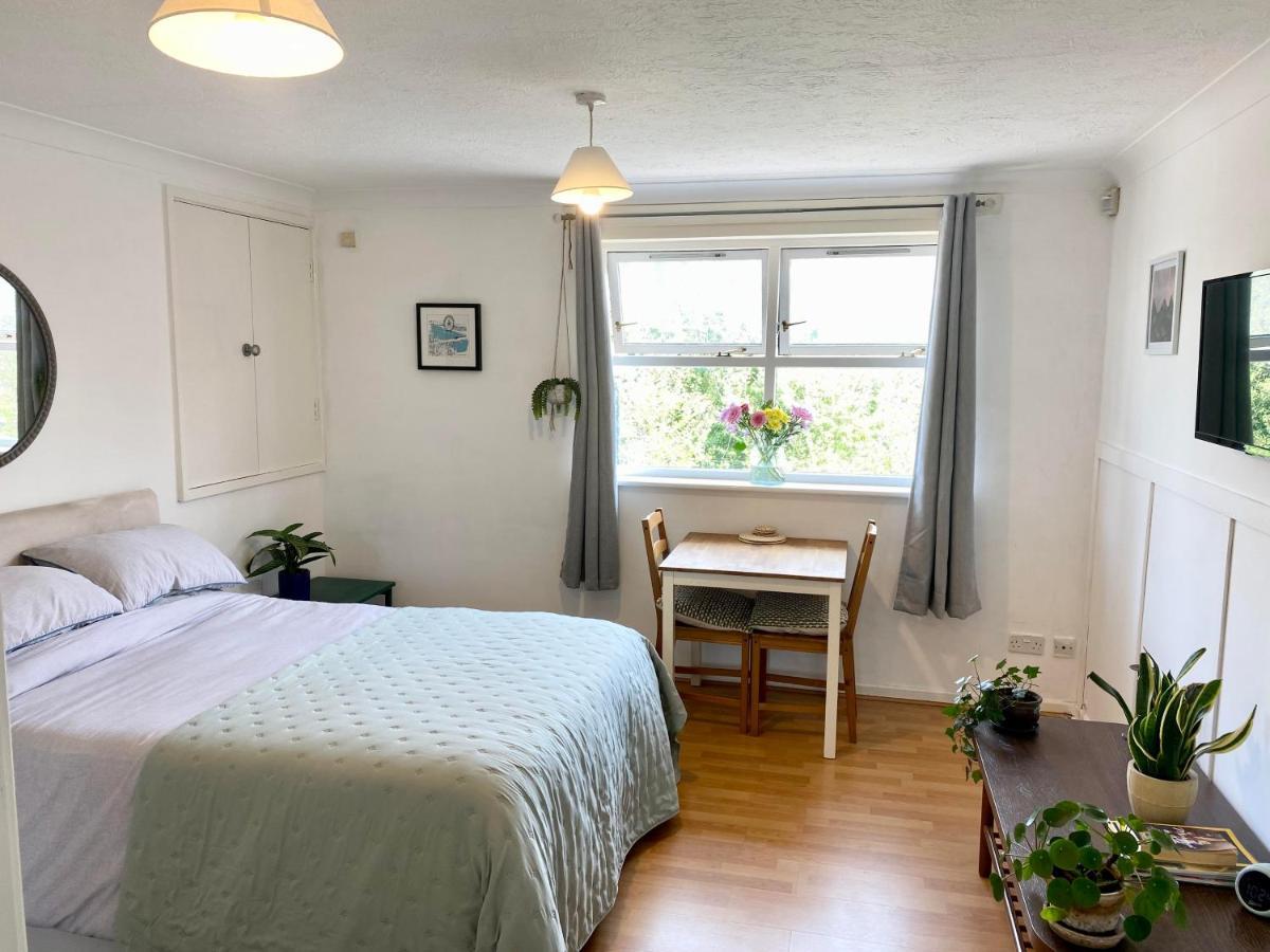 Bright And Comfortable Studio Apartment Londres Exterior foto